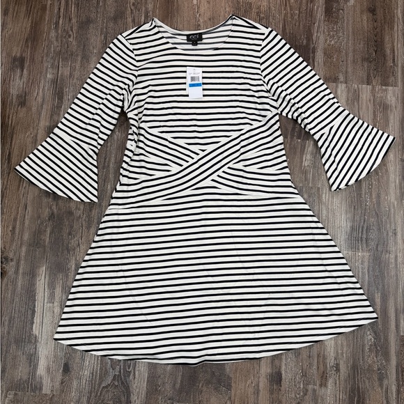 ECI Women’s Size XL Navy and White Striped Dress Wide Belle Sleeve NWT - Picture 2 of 10